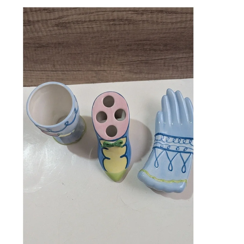 Linens N Things Whimsy Ceramic‎ Bathroom Set Blue Boot Toothbrush Holder Dish